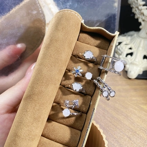 Eleganter Versilberter Kupferner Offener Ring Damen Synthetischer Mondstein Zirkon Herz Schneeflocke Unregelmäßiger Leichter Luxus Verstellbarer Fingerschmuck