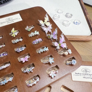 Anelli aperti con fiori e farfalle in smalto e zirconi in vari design colorati