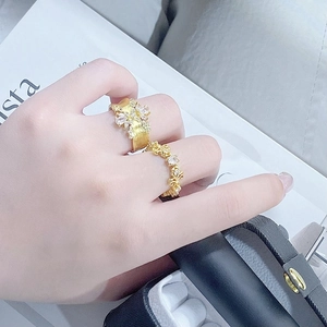 Ensemble de bagues vintage dorées avec motif papillon en zircon et anneau empilable
