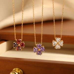 Collana con Pendente a Quadrifoglio a Cuore in Acciaio al Titanio per Donna Placcata Oro Rosa Oro Zircone Incastonato Elegante Catena da Clavicola Gioielli