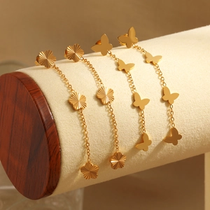 Pendientes de Borla de Trébol de Cuatro Hojas Flor de Ciruelo Mariposa para Mujer de Acero de Titanio Dorado Láser Largos