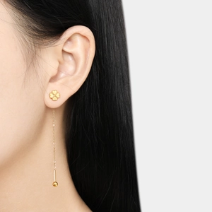 Elegante vergoldete Kleeblatt-Durchziehohrringe mit zarter Kette für Damen