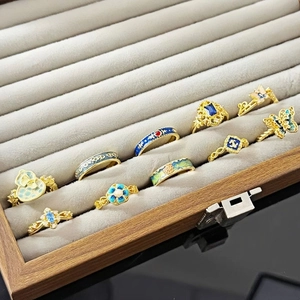 Vintage-Ringset im chinesischen Stil mit goldenen Schmetterlingen und Emaille-Blumen