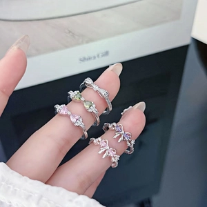 Sparkling minimalist bow-shaped open ring with cubic zirconia for women, elegant jewelry