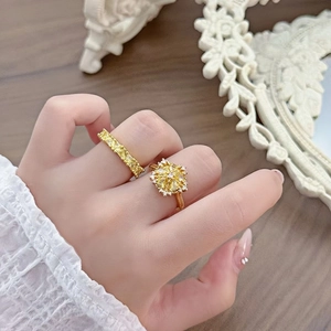 Vintage Goldringe Set mit quadratischen gelben Zirkonia und Sonnenblumen Statement Design
