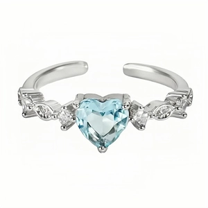 Anillo ajustable de plata con circón azul corazón y piedras laterales brillantes