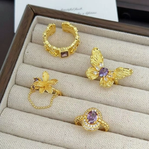 Vierteiliges Vintage Goldring-Set mit lila Zirkonia, Schmetterlings- und Blumendesigns