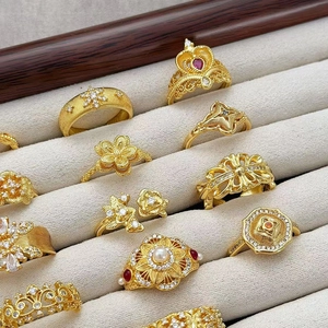 Bague Ouverte en Cuivre Style Palais Vintage Pour Femme Ajustable Zircon Künstliche Perle Fleur Papillon Bijoux Plaqué Or Cadeau