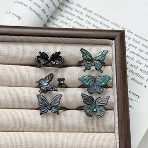 Ensemble de bagues papillon gothique rétro en alliage sombre et émail irisé