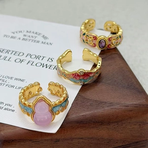 Bagues vintage en émail de style palais doré avec des accents de pierres violettes