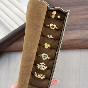 Anelli vintage a forma di cuore con zirconi colorati e finitura in metallo dorato