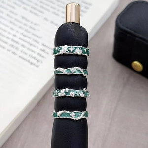 Ensemble de bagues serpent en émail vert menthe avec motifs d'étoiles et lune