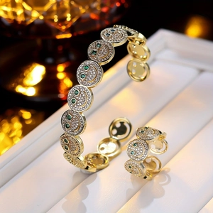 Goldenes Smiley-Armband und Ring-Set mit Zirkonia-Pavé und grünen Edelsteinaugen