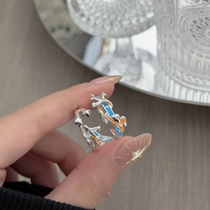 Blau und orange emaillierte Flugzeug Stern offene Ringe im minimalistischen Set