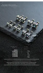 Detailansicht quadratischer Zirkonia-Ohrstecker in fünf Größen von 4mm bis 8mm auf Stein