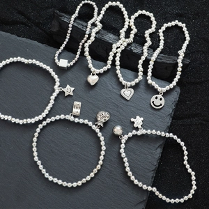 Versilbertes Kupfer Perlen Stretch Armband Für Damen Herz Smiley Stern Anhänger Koreanischer Minimalistischer Modeschmuck