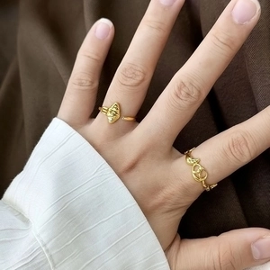 Französische Goldringe im Croissant- und Brezel-Design für Damen im eleganten Minimal-Stil