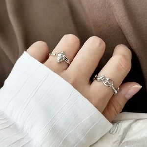 Silbernes Croissant und Brezel Ring-Set für Damen mit minimalistischem Design