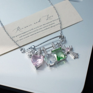 Collier trombone aux zircons colorés avec charms cœur et pendentifs gemmes macaron