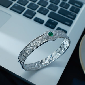 Silver woven lace bangle with green round gemstone and diamond halo for Hanfu