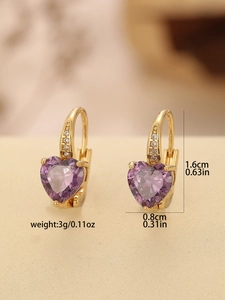 Detailed view of gold heart earrings showing dimensions 1.6cm height and 3g weight