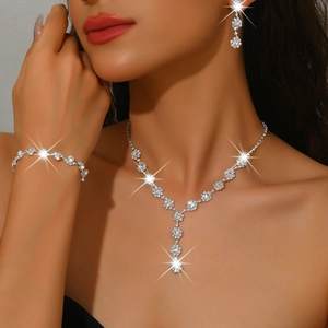 Elegant silver flower bridal jewelry set with sparkling rhinestones for wedding dinner