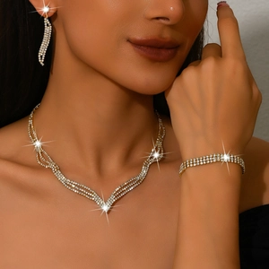 Funkelndes Brautschmuck-Set in Fuchsform mit Halskette Armband und Ohrringen in Gold-Optik