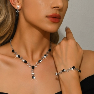 Elegant Alloy Zircon Leaf Necklace Earring Bracelet For Women Silver Plated Waterdrop Pendant Wedding Banquet Accessories