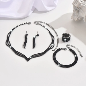 Elegantes schwarzes Strass-Schmuckset mit V-Halskette, Armband, Ring und Ohrringen