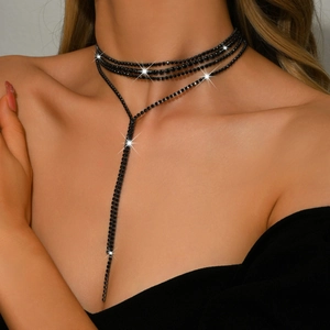 Collier ras du cou multicouche en strass noirs avec pendentif à franges pour tenue de soirée