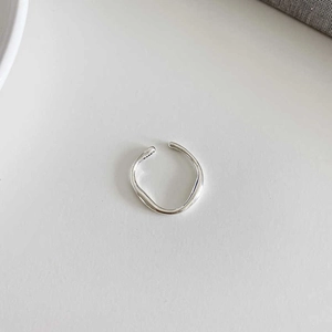 Minimalistischer S925 Sterlingsilber Ring mit unregelmäßigem Wellendesign und Politur