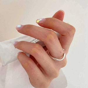 Minimalistischer unregelmäßiger Tropfenring aus Silber in offenem Design für Damen
