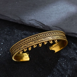 Vintage Ethno-Stil Armreif Ring Mit Glocke Quaste Hohl Blumen Kupfer Legierung Schmuck Für Damen Party Reise