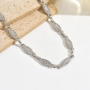 Elegant silver geometric oval waist chain with pavé crystals for stylish women's fashion