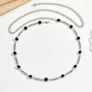Chaîne de taille minimaliste à perles noires géométriques avec fermoir mousqueton