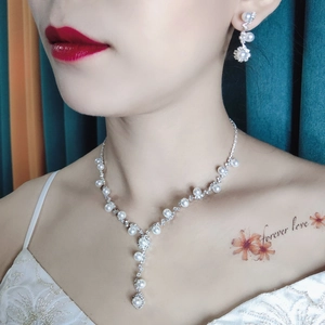 Elegant bridal jewelry set with sunflower rhinestone pearls for weddings and formal events