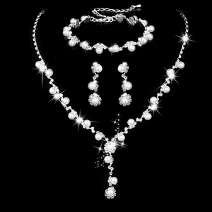Set gioielli da sposa con collana di cristallo, bracciale di perle e orecchini a goccia
