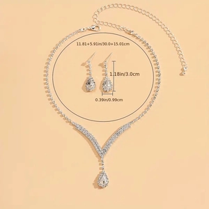 Détails de la parure de bijoux de mariée argentés avec dimensions du collier poire
