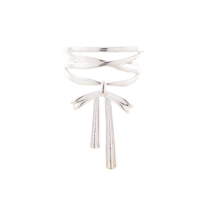 Eleganter silberner Schleifenring mit Quastendetail im minimalistischen Ballett-Stil
