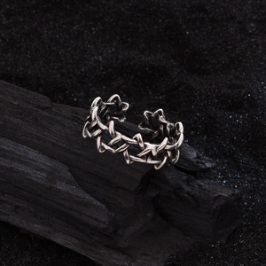 Vintage silver hexagram thorn open ring with adjustable design on dark aesthetic background