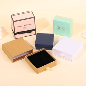 Boîtes à bijoux élégantes avec rubans et inserts en mousse en plusieurs couleurs