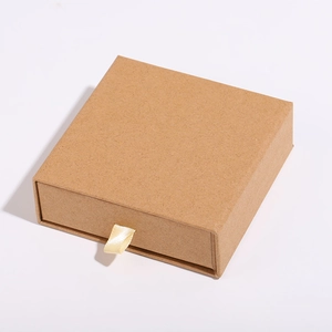 Boîte à bijoux carrée en papier kraft avec ruban satiné pour colliers et bracelets