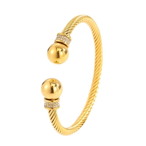 Bracelet torsadé plaqué or 18K avec perles et détails de strass brillants