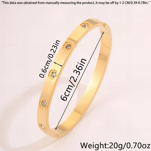 Dettaglio del bracciale in acciaio inossidabile dorato con intarsio floreale e misure
