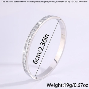 Bracciale a cerniera in acciaio al titanio con pietre quadrate e diametro interno 6 cm