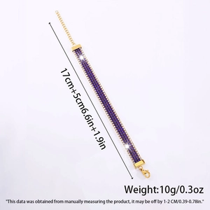 Vista dettagliata del bracciale in titanio dorato 17+5cm con quattro file di zirconi blu
