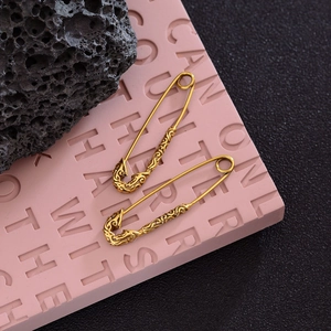 Exquisite goldene Brosche mit Rankenmuster für Cheongsam und Anzugschmuck