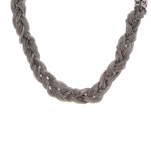 Collier tressé en métal rétro gris argenté avec texture tissée complexe et fermoir ciselé