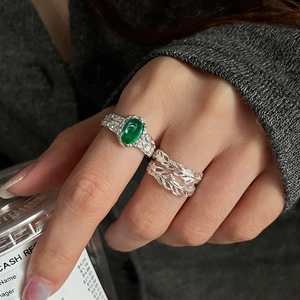 Orecchini a Bottone con Pietra Verde Vintage per Donna Foglia Piuma Doppio Strato Anello in Rame Placcato Argento Regolabile Gioielli di Moda