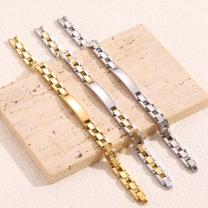 Set de bracelets en acier titane poli doré et argenté avec design de montre